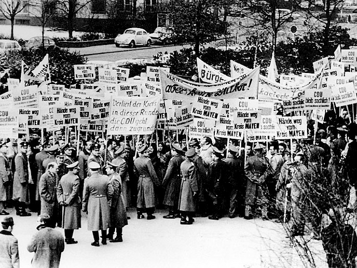 Demonstration anlässlich der Auflösung des Kreises Mayen 1969