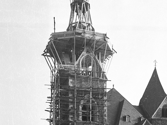 Zimmerer hoch über der Stadt - Wiederaufbau 1951-1953