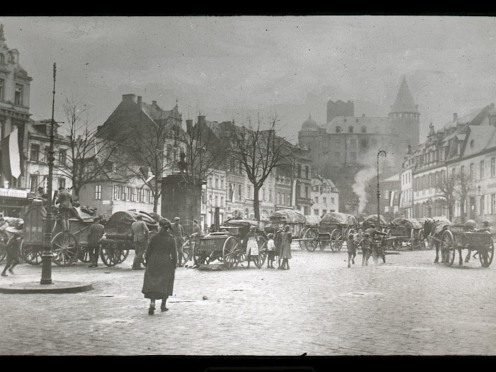 1918/19 Militär auf dem Marktplatz